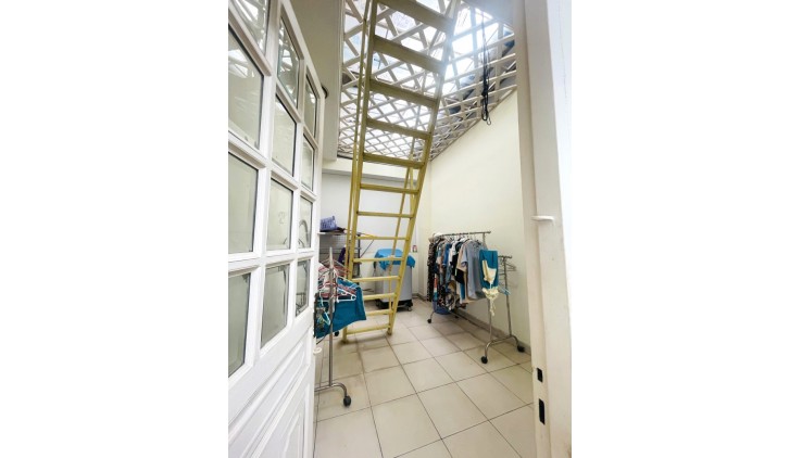 Ngộp Giảm Sốc 1 tỷ Bán Nhà Mặt Tiền 3 Tầng 120m2_8*15 Chỉ 17.5 tỷ Khu Vip Bên Sông Hiệp Bình Chánh Thủ Đức